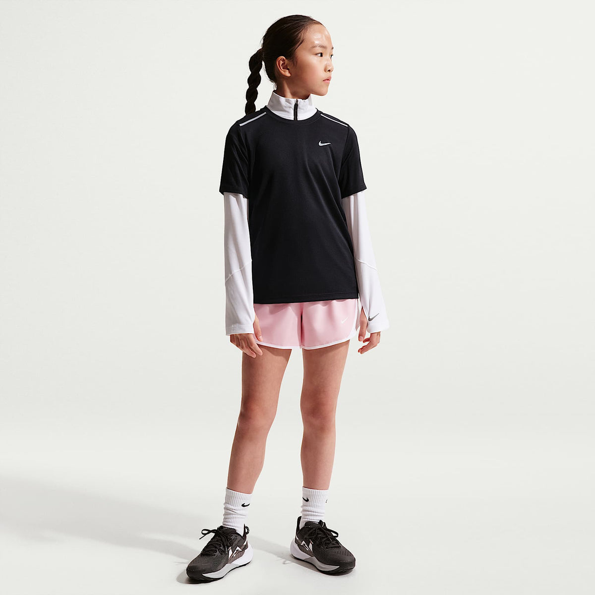 Playera de manga corta Nike Miler Dri-FIT para niños talla grande – Negro/Jaspeado – vista 6