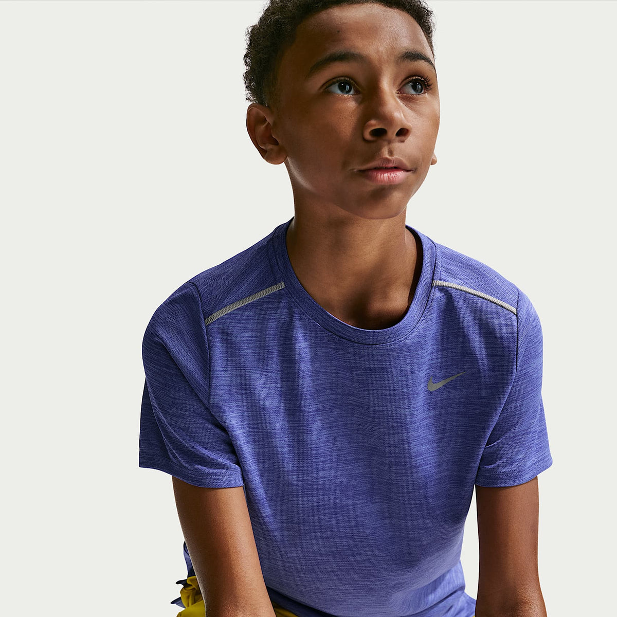 Playera de manga corta Nike Miler Dri-FIT para niños talla grande – Lapislázuli/Royal pulso/Jaspeado – vista 3