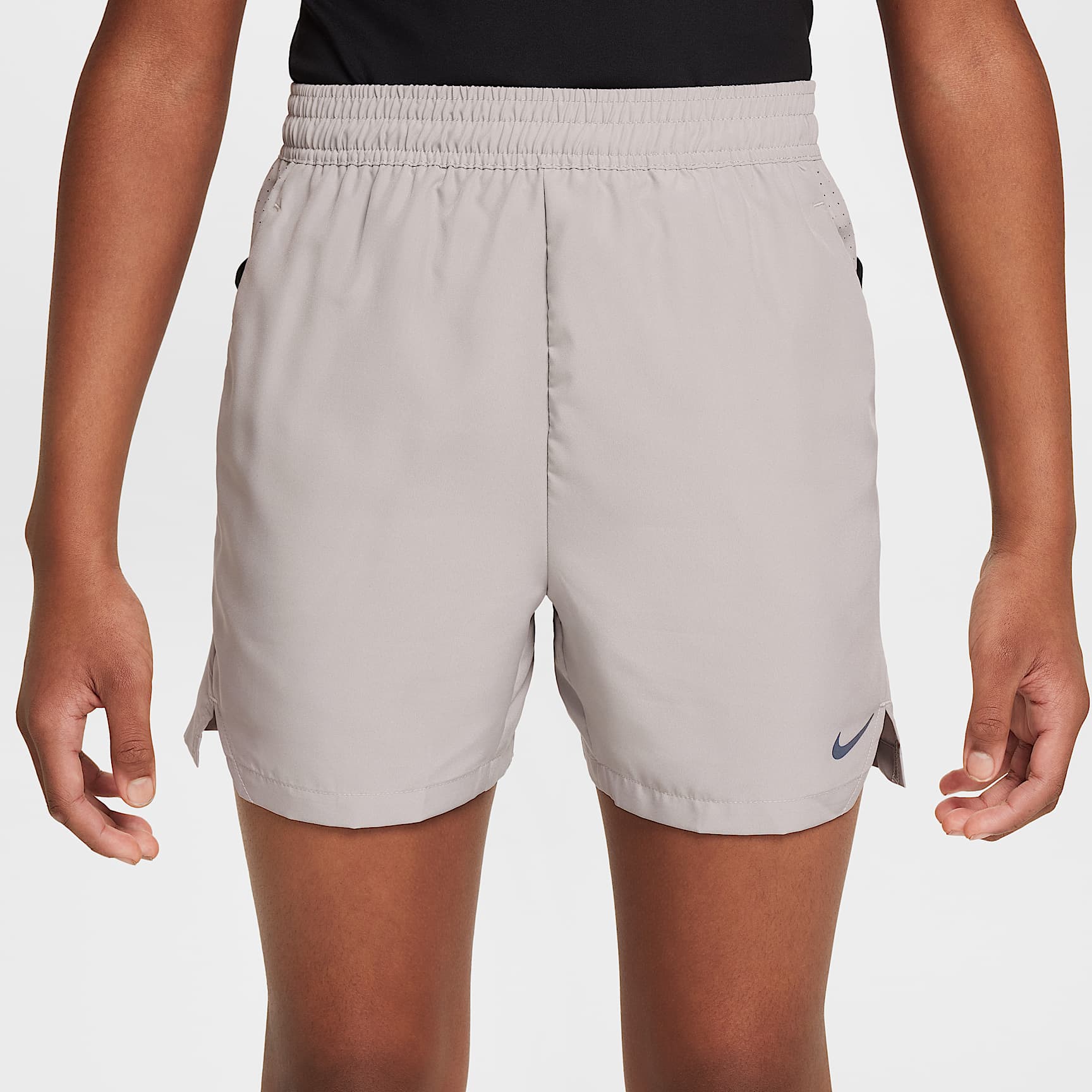 Shorts de tejido Woven Dri-FIT para niños talla grande Nike Multi Tech – Gris universitario/Negro – vista 2