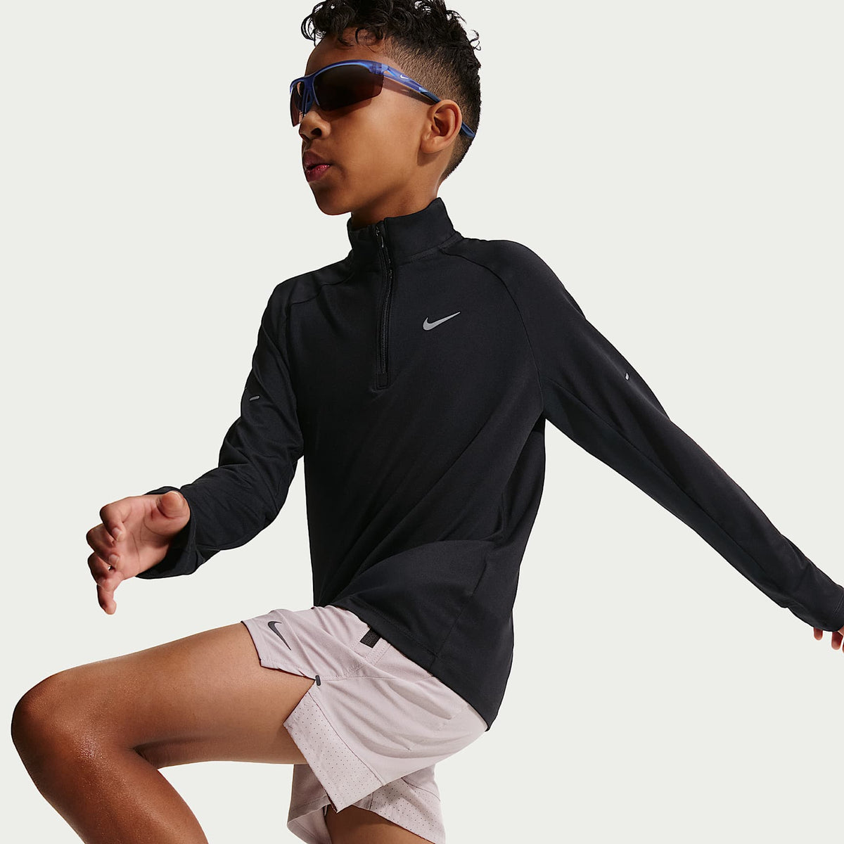 Sudadera Dri-FIT de medio cierre para niños Nike Stride – Negro – vista 3