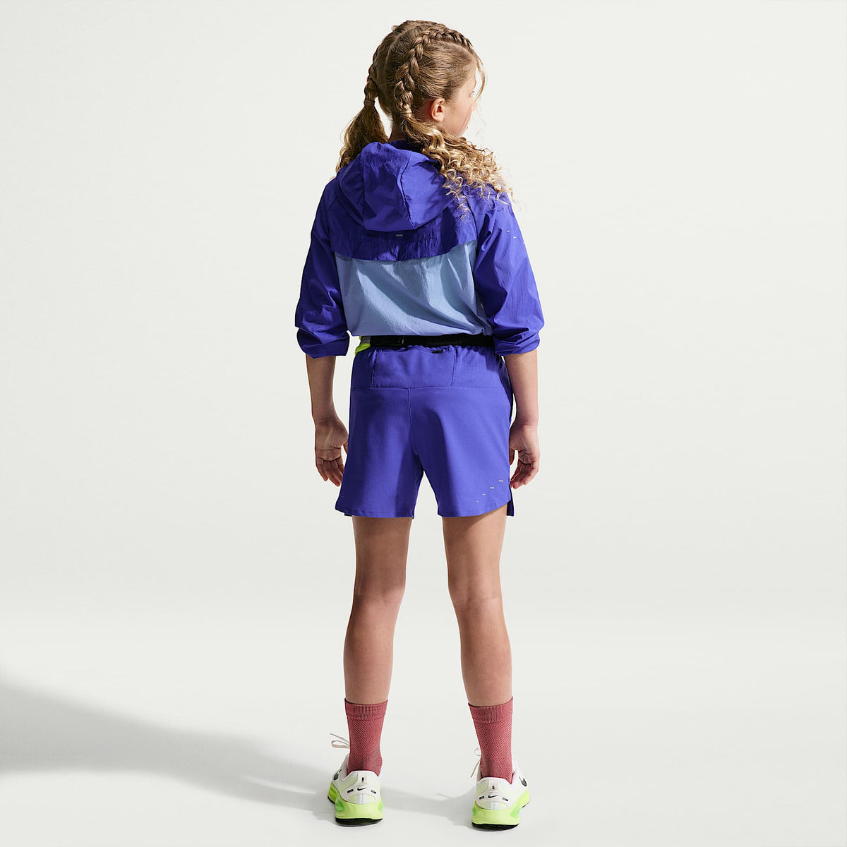 Shorts de entrenamiento Dri-FIT para niños talla grande Nike Stride – Lapislázuli – vista 5