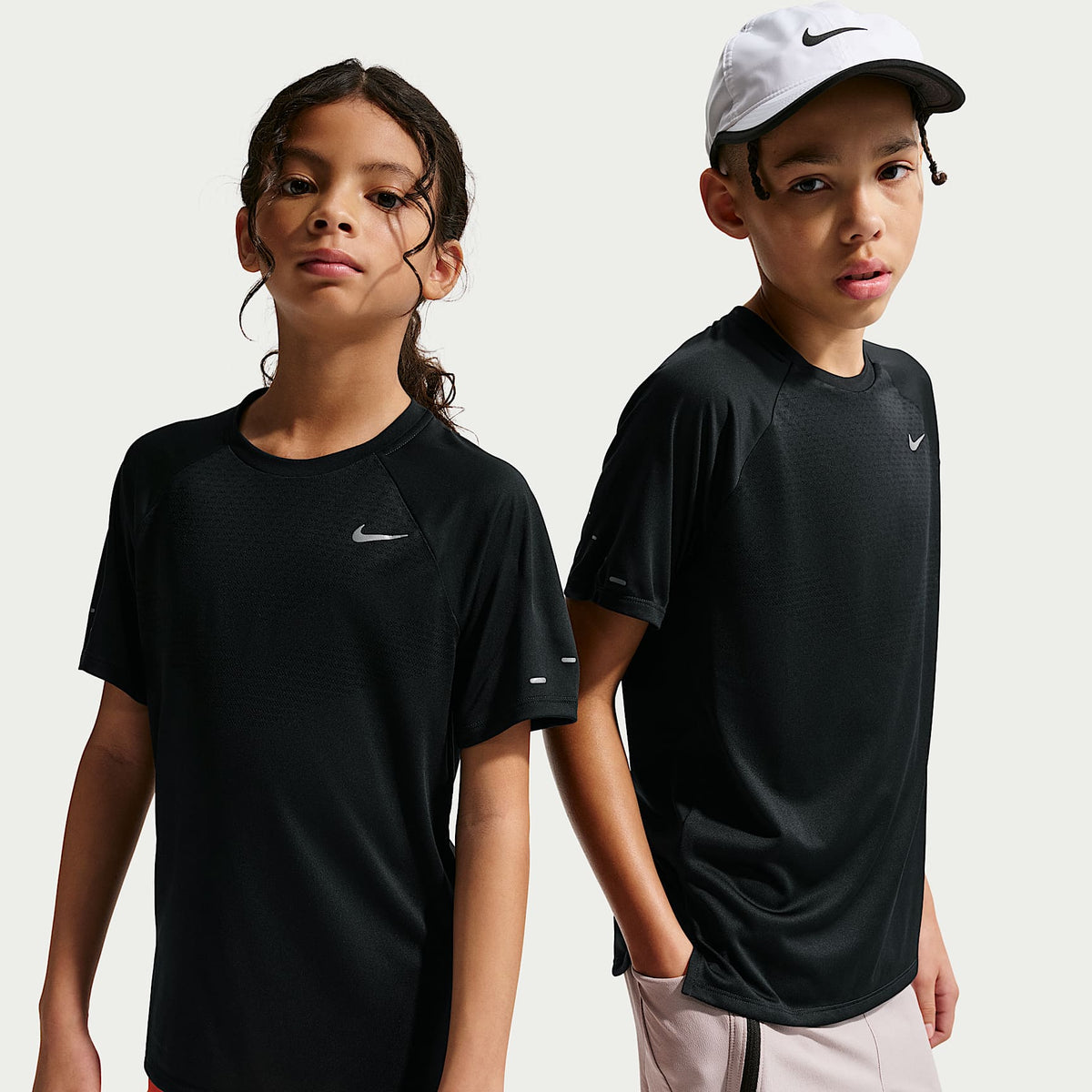 Playera de manga corta Dri-FIT para niños talla grande Nike Stride – Negro – vista 1