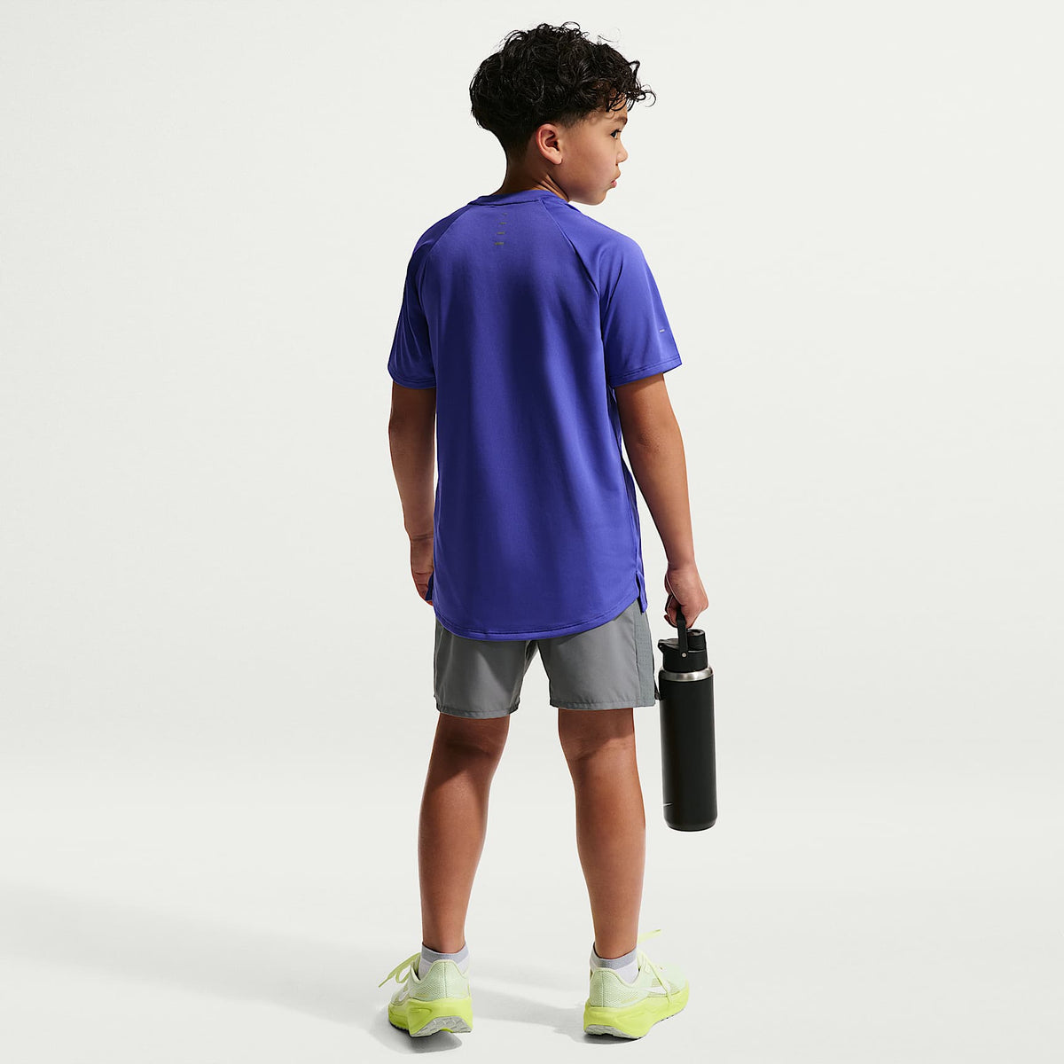 Playera de manga corta Dri-FIT para niños talla grande Nike Stride – Lapislázuli – vista 5