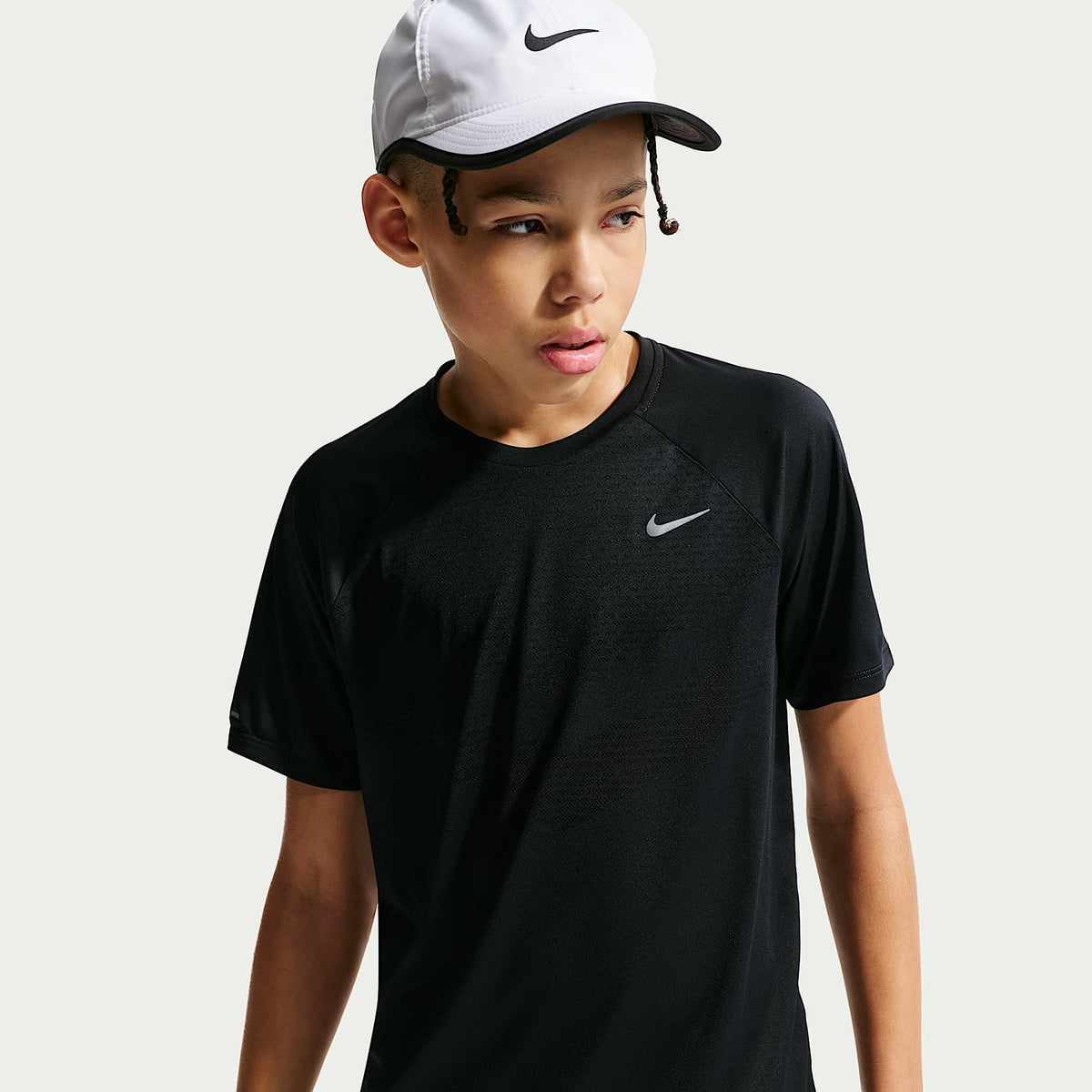 Playera de manga corta Dri-FIT para niños talla grande Nike Stride – Negro – vista 3