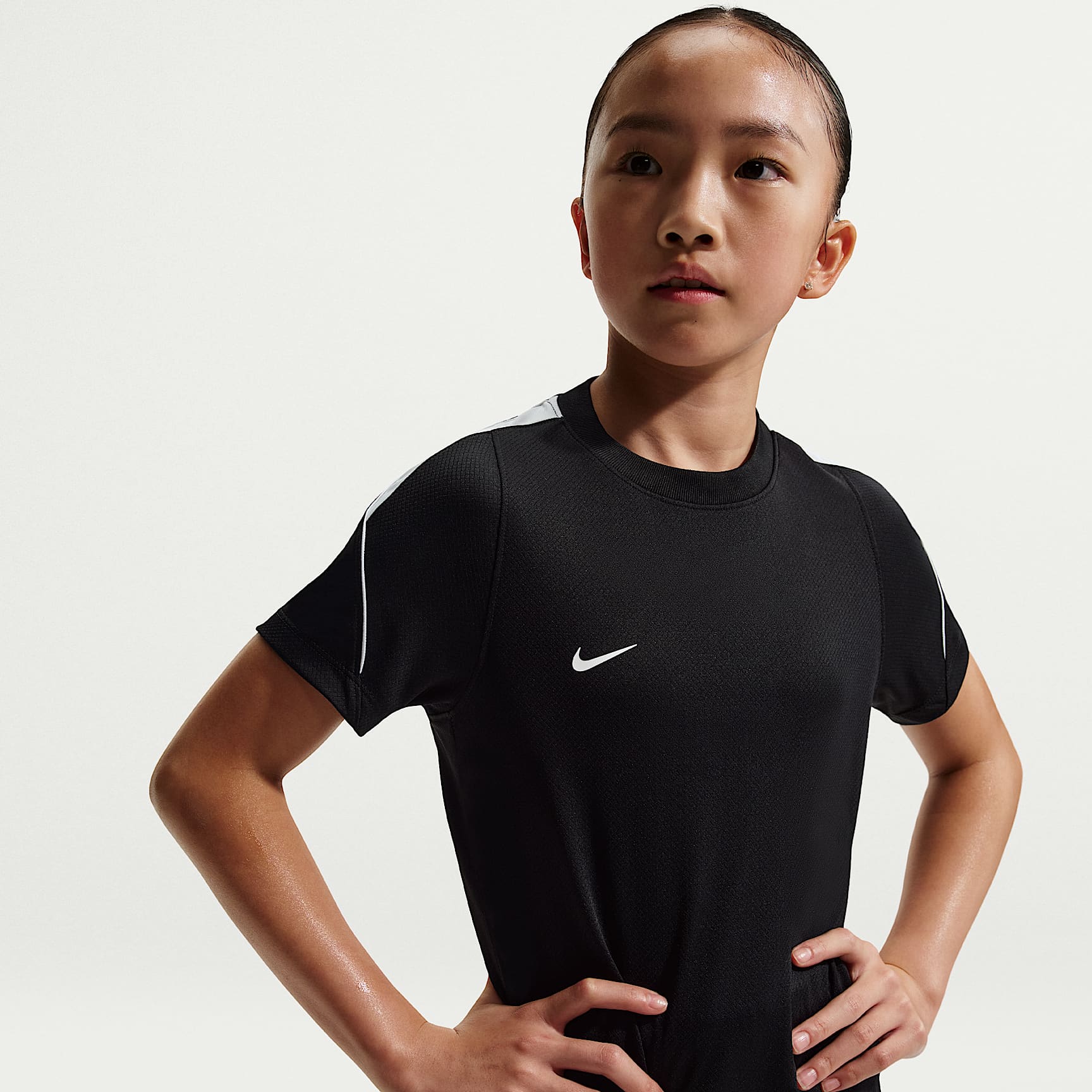 Playera de fútbol de manga corta Nike Dri-FIT para niños talla grande Nike Strike – Negro/Blanco/Blanco/Blanco – vista 2