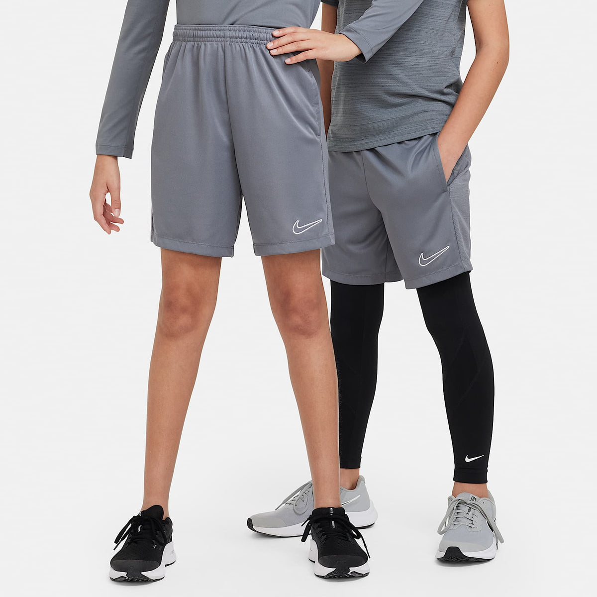 Shorts Dri-FIT para niños talla grande Nike Trophy23 – Gris humo/Gris humo/Blanco – vista 1