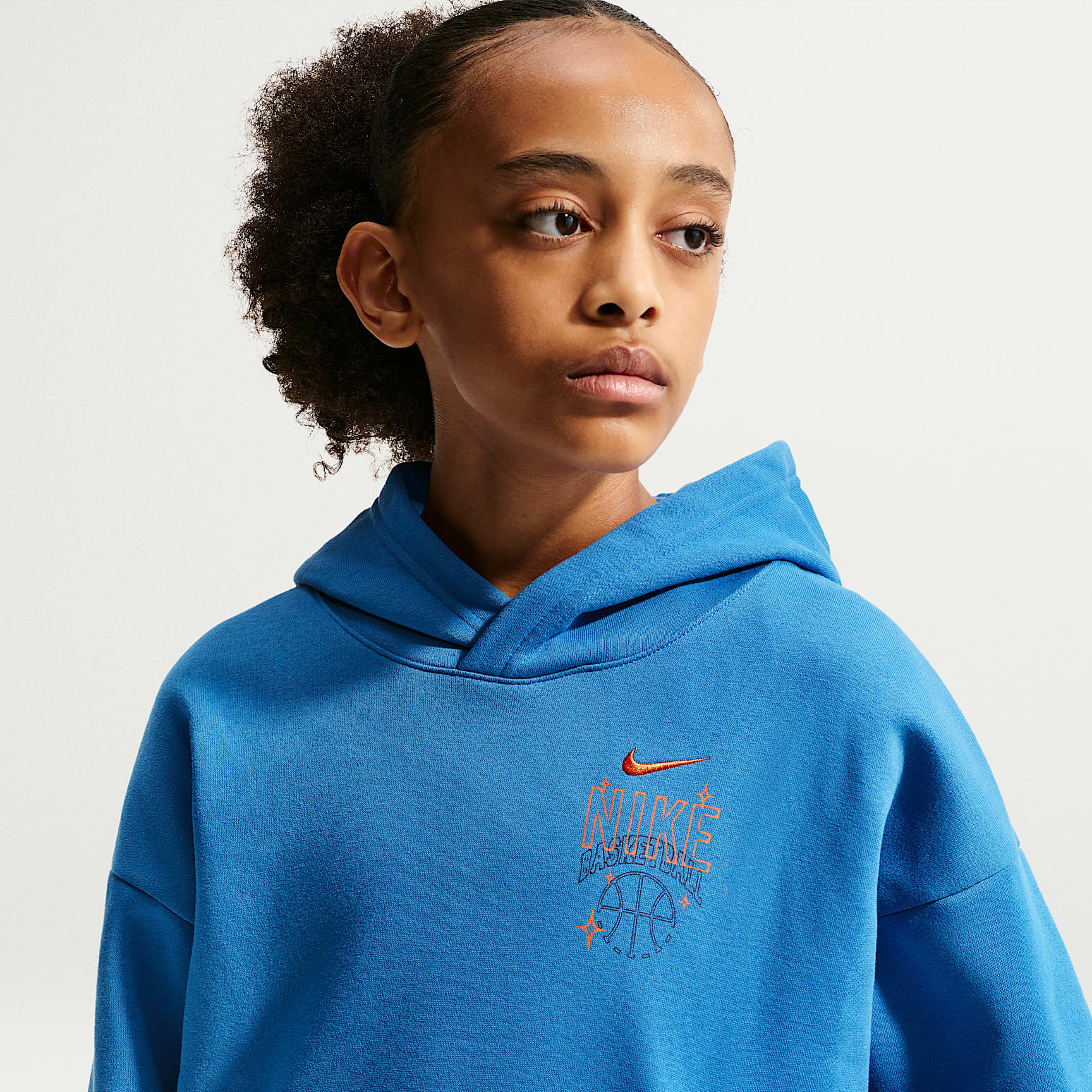Sudadera con gorro de básquetbol de tejido Fleece oversized para niños talla grande Nike Sportswear – Estrella azul/Naranja césped – vista 2