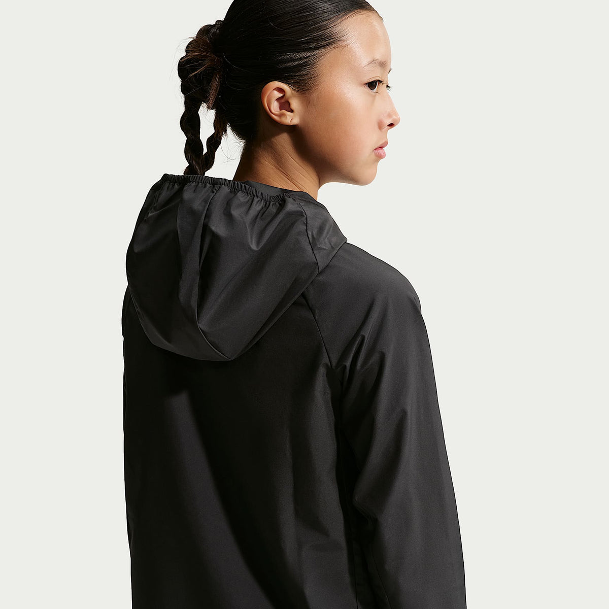 Chamarra de entrenamiento para niños Nike Miler Repel UV – Negro – vista 4