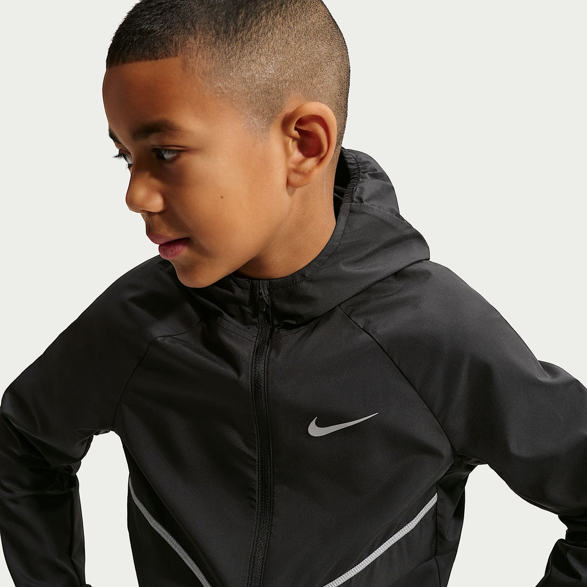 Chamarra de entrenamiento para niños Nike Miler Repel UV – Negro – vista 3