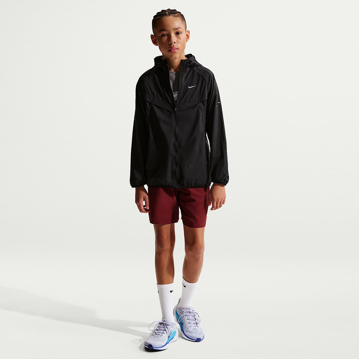 Chamarra de entrenamiento Nike Stride para niños Repel UV – Negro/Negro – vista 6