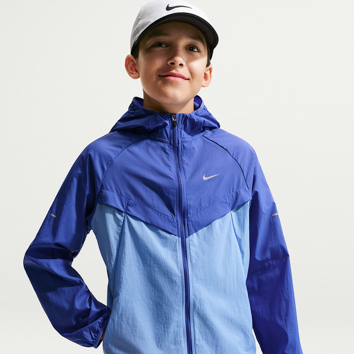 Chamarra de entrenamiento Nike Stride para niños Repel UV – Lapislázuli/Royal pulso – vista 1