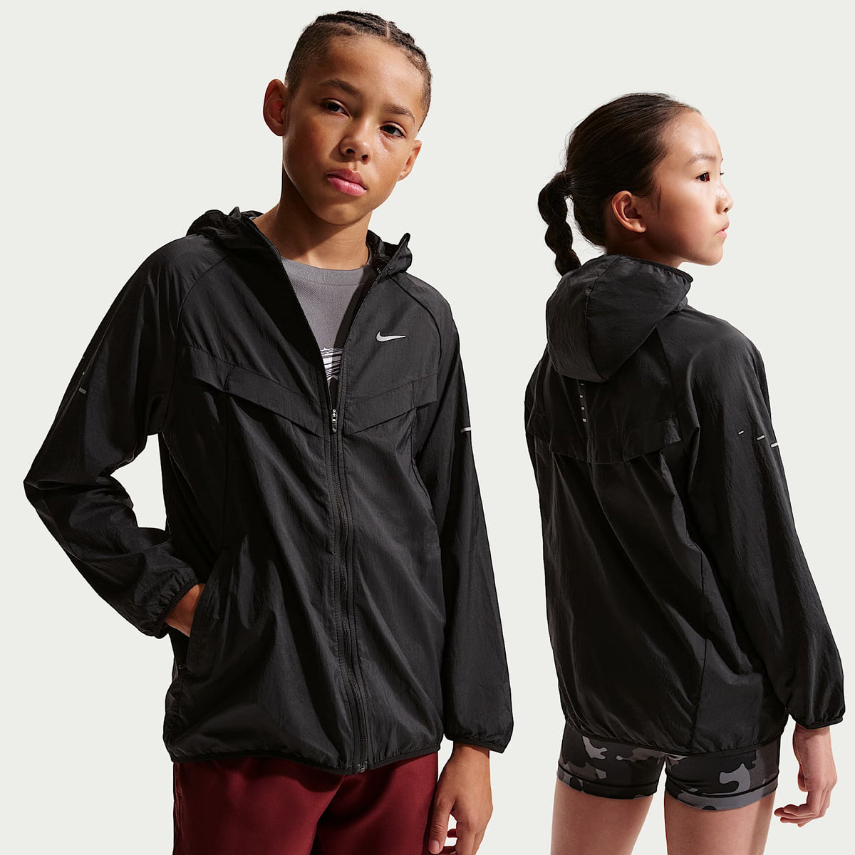 Chamarra de entrenamiento Nike Stride para niños Repel UV – Negro/Negro – vista 1