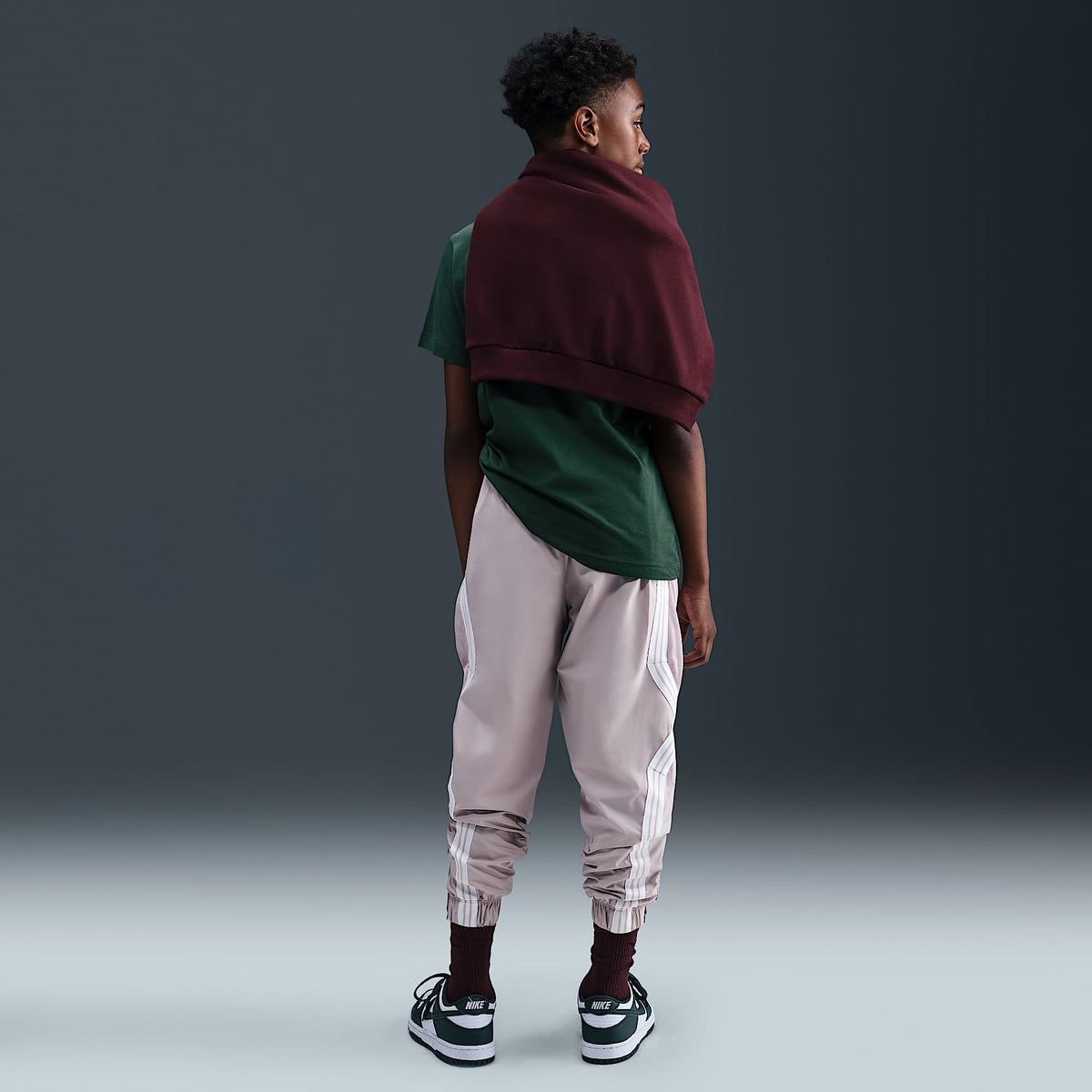 Pants de básquetbol Repel para niños talla grande Nike Crossover – Violeta platino/Blanco – vista 7