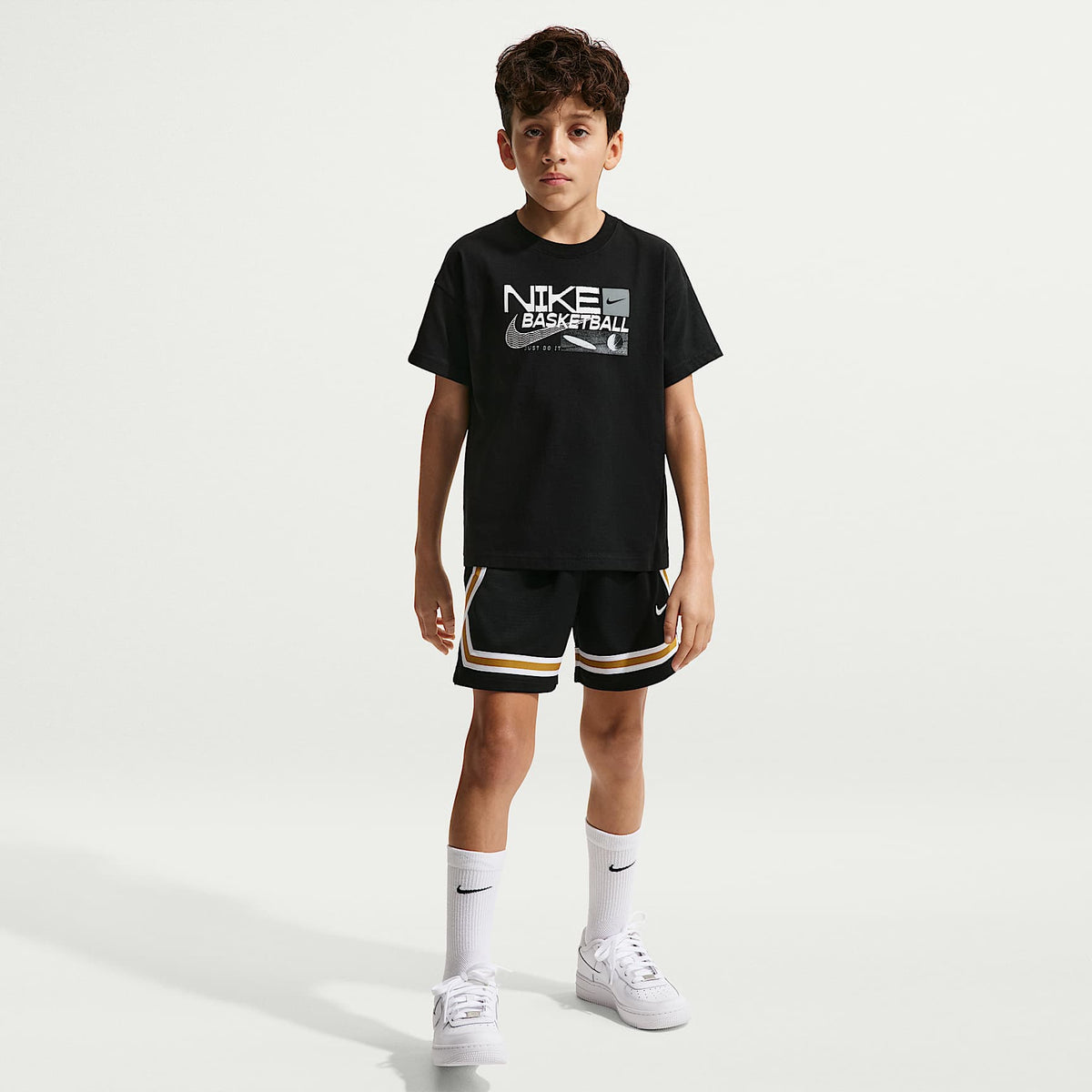 Playera para niños Nike Sportswear – Negro – vista 4