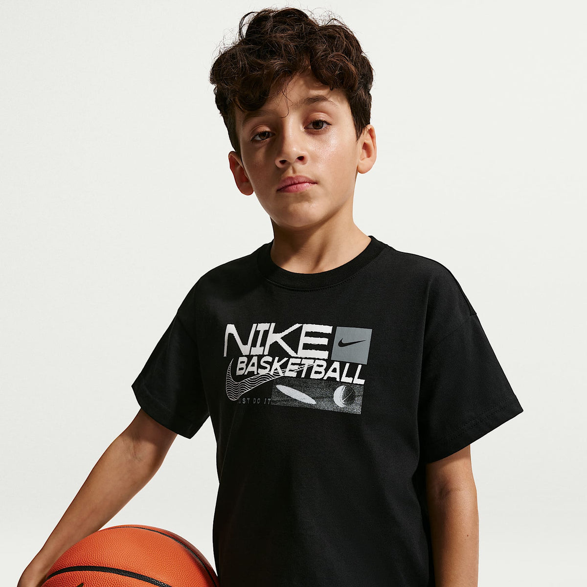 Playera para niños Nike Sportswear – Negro – vista 1