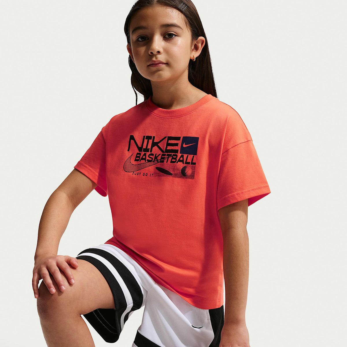 Playera para niños Nike Sportswear – Naranja césped – vista 3