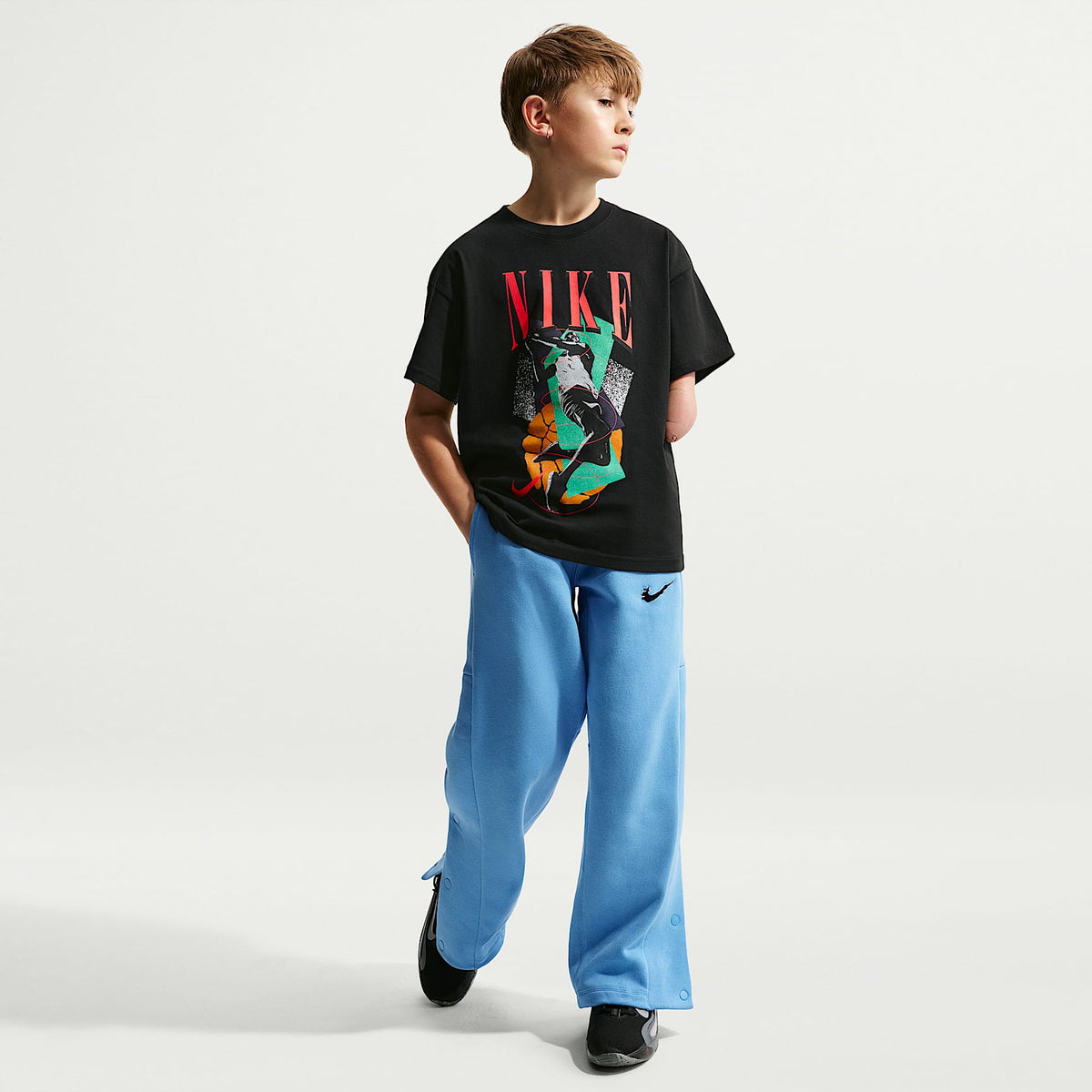 Playera Max90 para niños talla grande Nike – Negro – vista 4