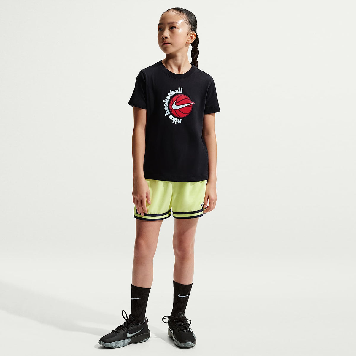 Playera para niños talla grande Nike Básquetbol – Negro – vista 6