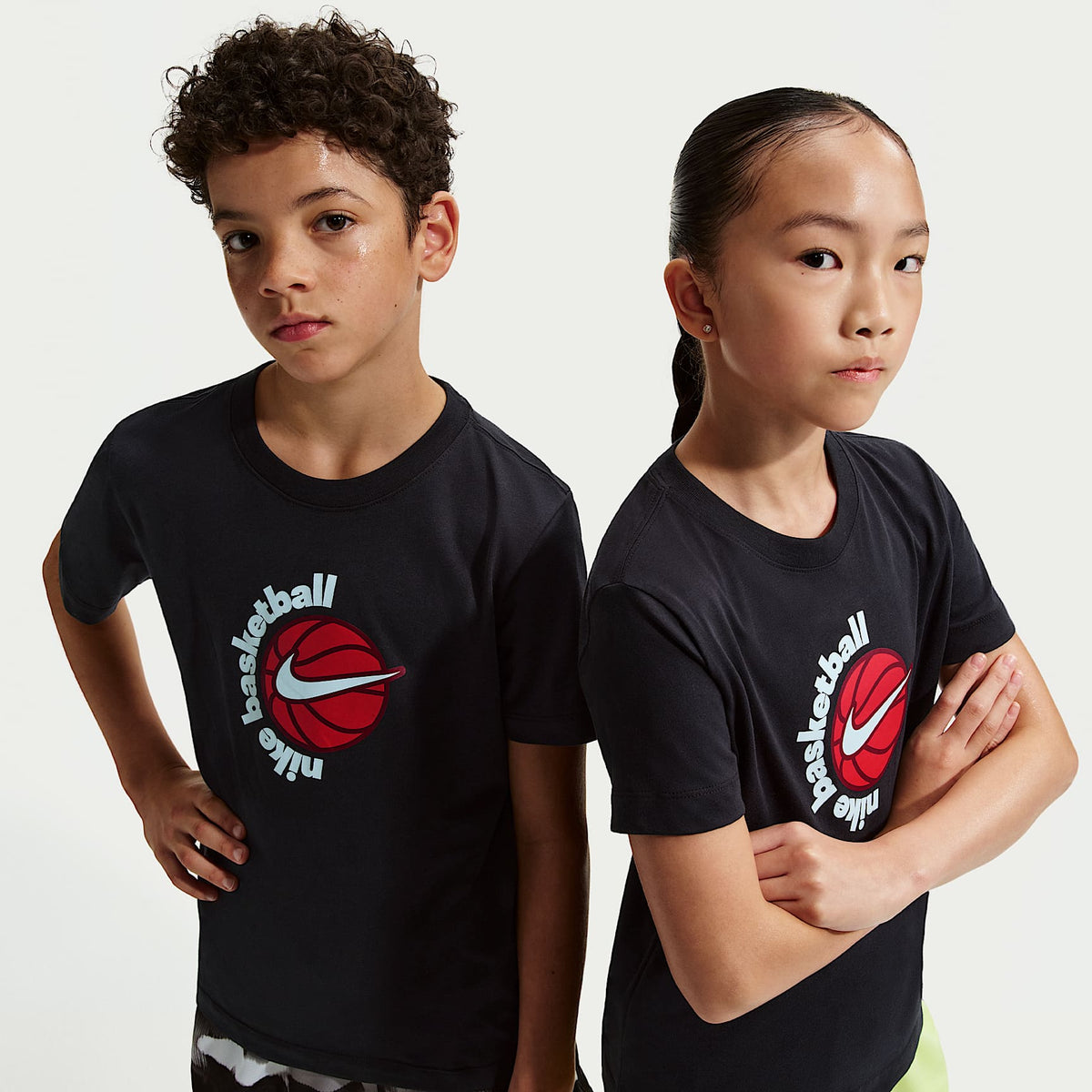 Playera para niños talla grande Nike Básquetbol – Negro – vista 1