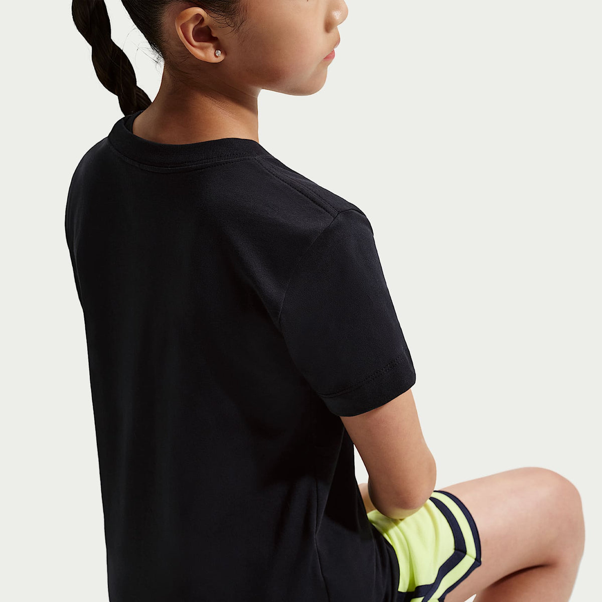Playera para niños talla grande Nike Básquetbol – Negro – vista 4