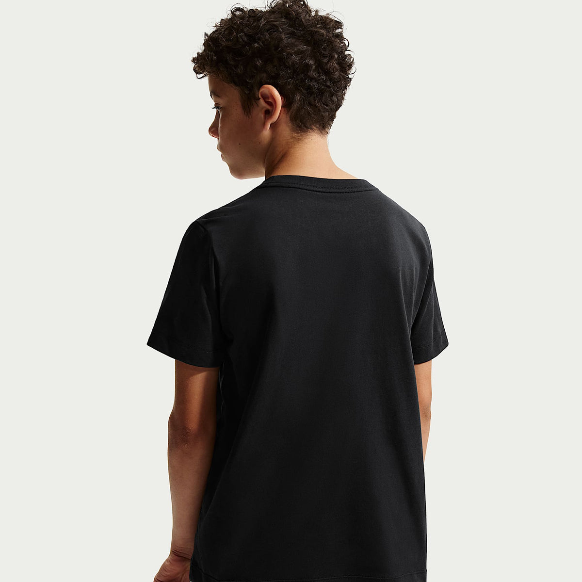 Playera para niños talla grande Nike Básquetbol – Negro – vista 5