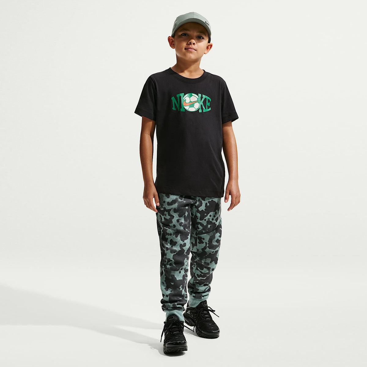 Playera para niños talla grande Nike – Negro – vista 4
