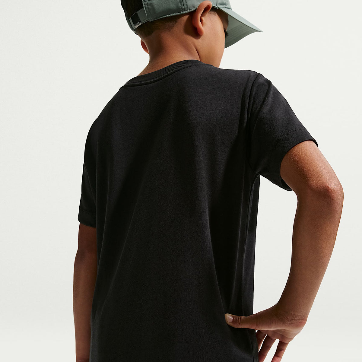 Playera para niños talla grande Nike – Negro – vista 2