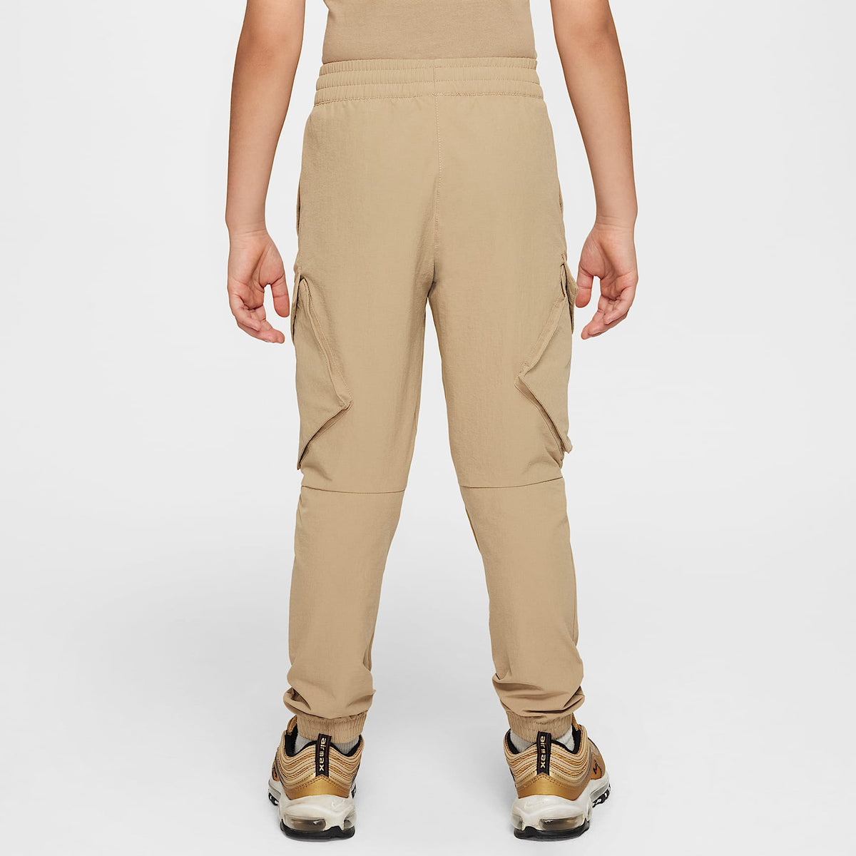 Pants cargo para niños talla grande Nike Sportswear City Utility – Beige paracaídas/Negro – vista 2