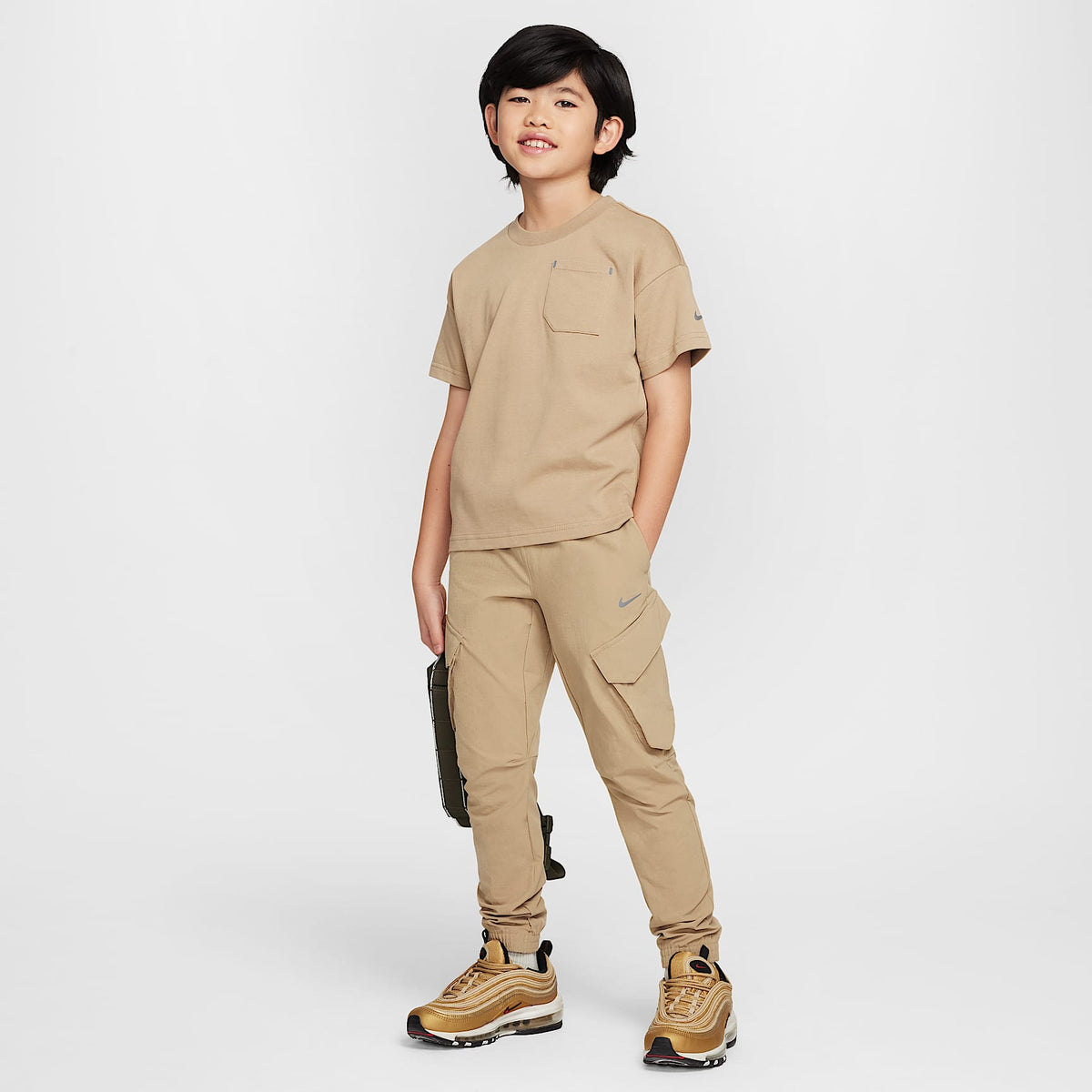 Pants cargo para niños talla grande Nike Sportswear City Utility – Beige paracaídas/Negro – vista 8