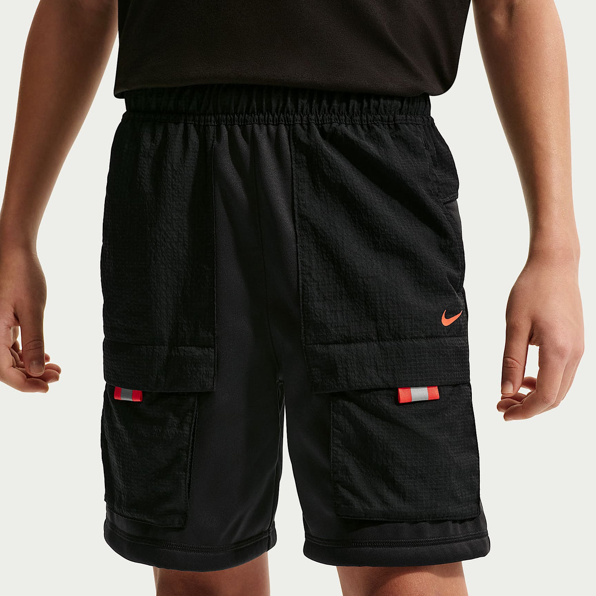 Shorts para niños talla grande Nike Sportswear City Utility – Negro/Negro/Naranja césped – vista 2