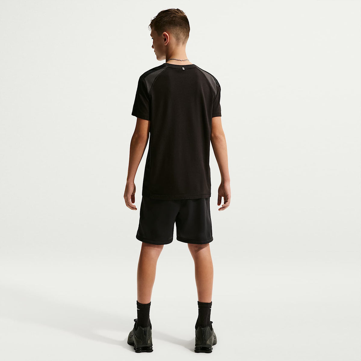 Shorts para niños talla grande Nike Sportswear City Utility – Negro/Negro/Naranja césped – vista 5