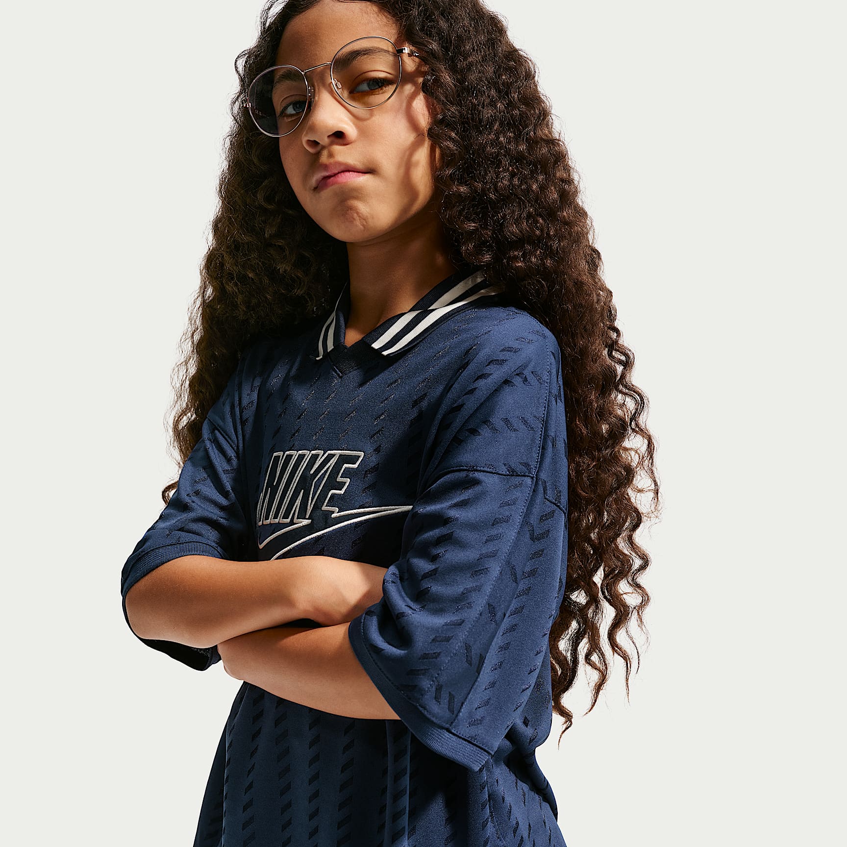 Jersey de manga corta Nike Sportswear para niños talla grande – Azul marino medianoche/Obsidiana/Perla suave/Obsidiana – vista 2
