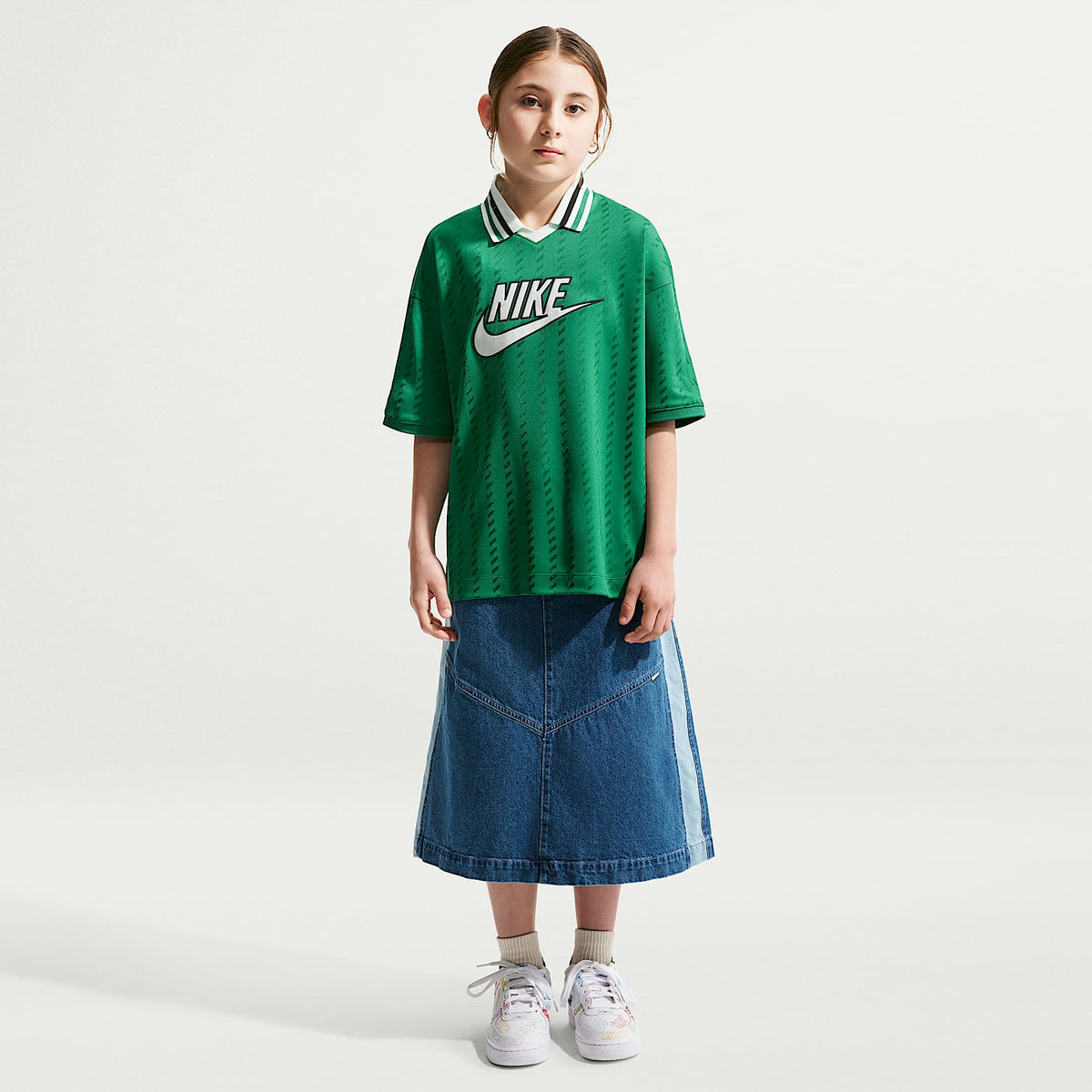Jersey de manga corta Nike Sportswear para niños talla grande – Malaquita/Verde ligero/Negro/Verde ligero – vista 6