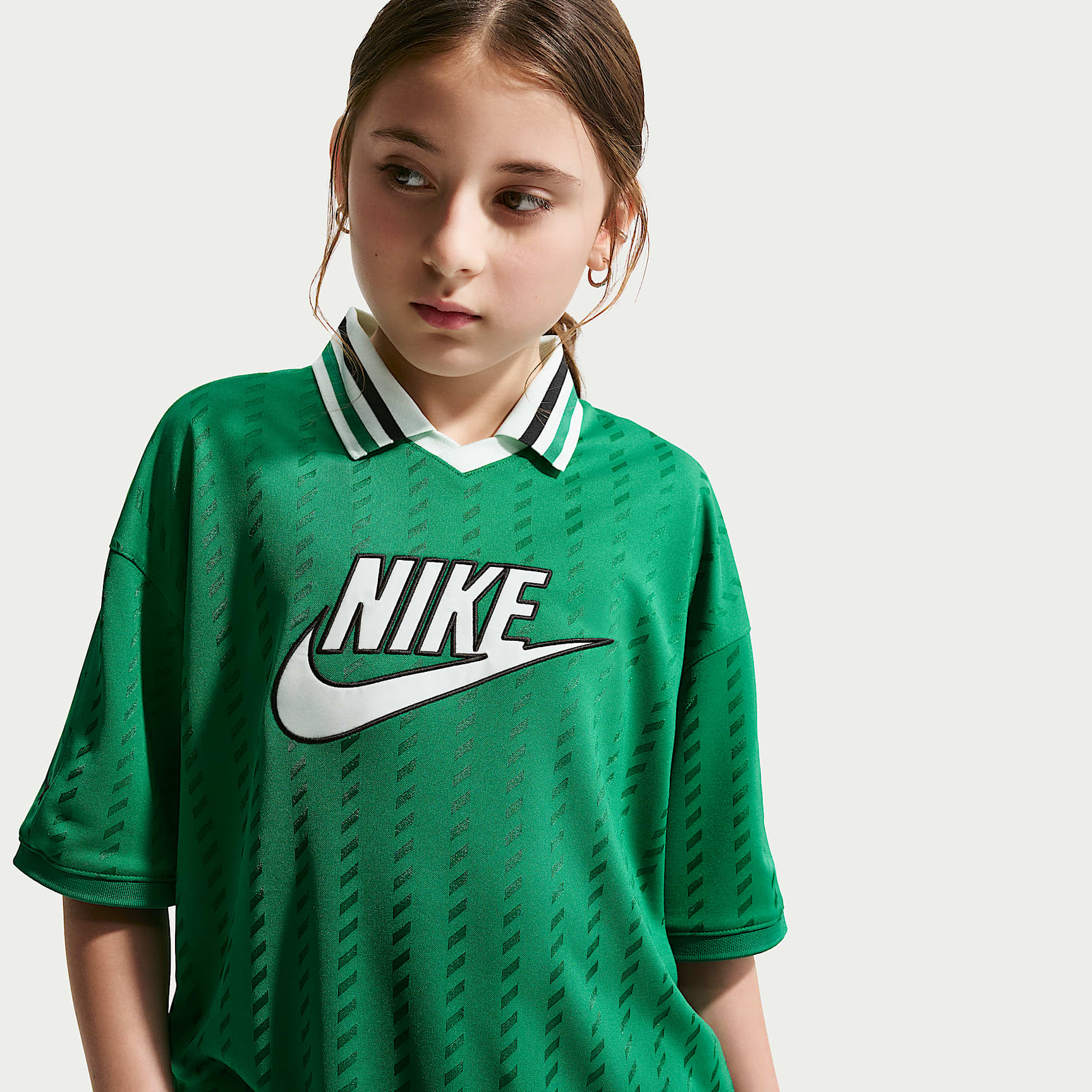 Jersey de manga corta Nike Sportswear para niños talla grande – Malaquita/Verde ligero/Negro/Verde ligero – vista 2