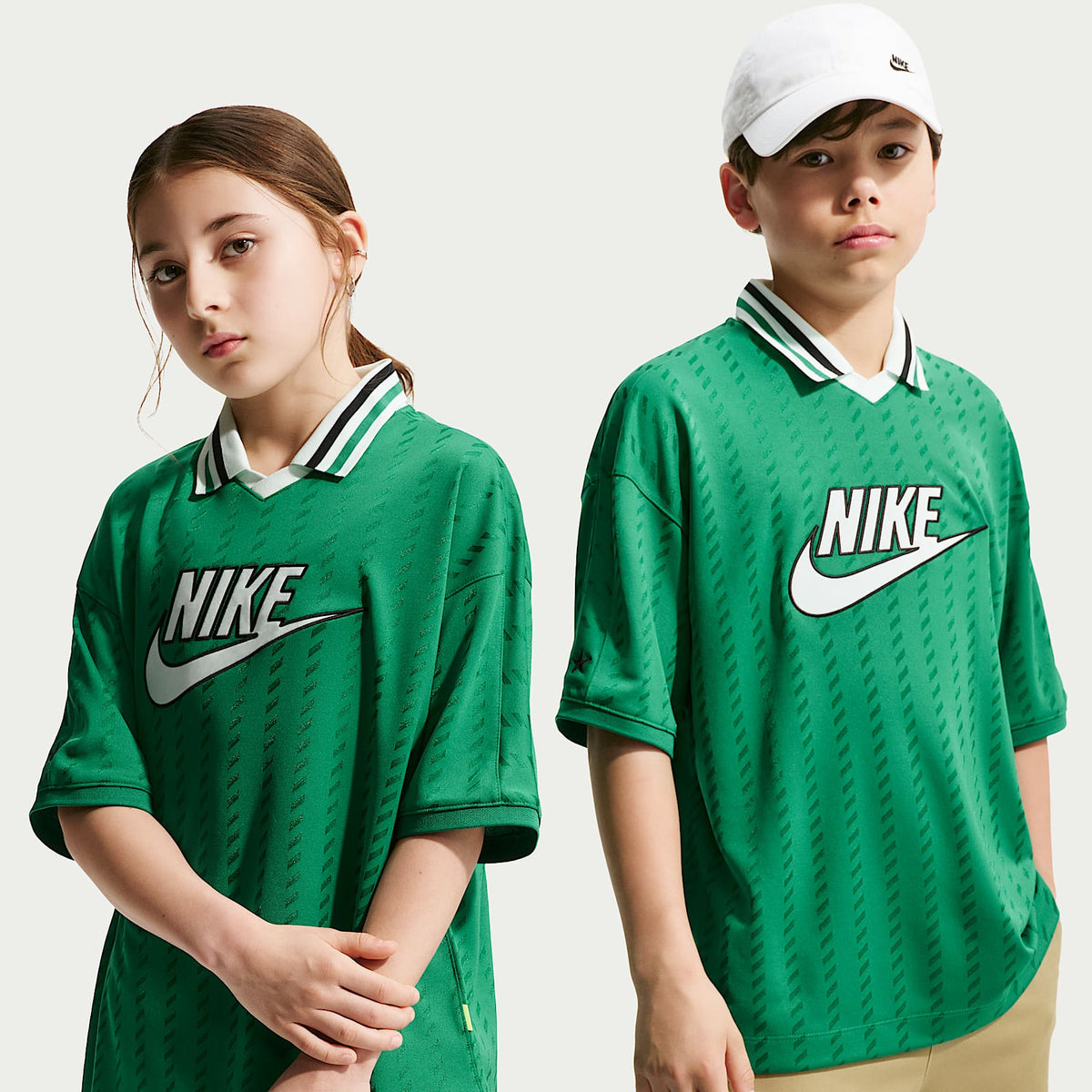 Jersey de manga corta Nike Sportswear para niños talla grande – Malaquita/Verde ligero/Negro/Verde ligero – vista 1