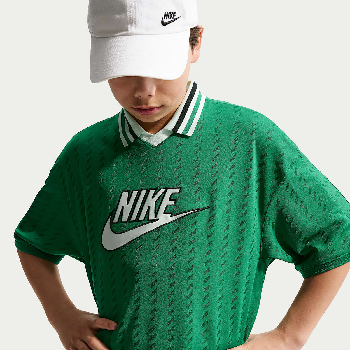 Jersey de manga corta Nike Sportswear para niños talla grande – Malaquita/Verde ligero/Negro/Verde ligero – vista 3