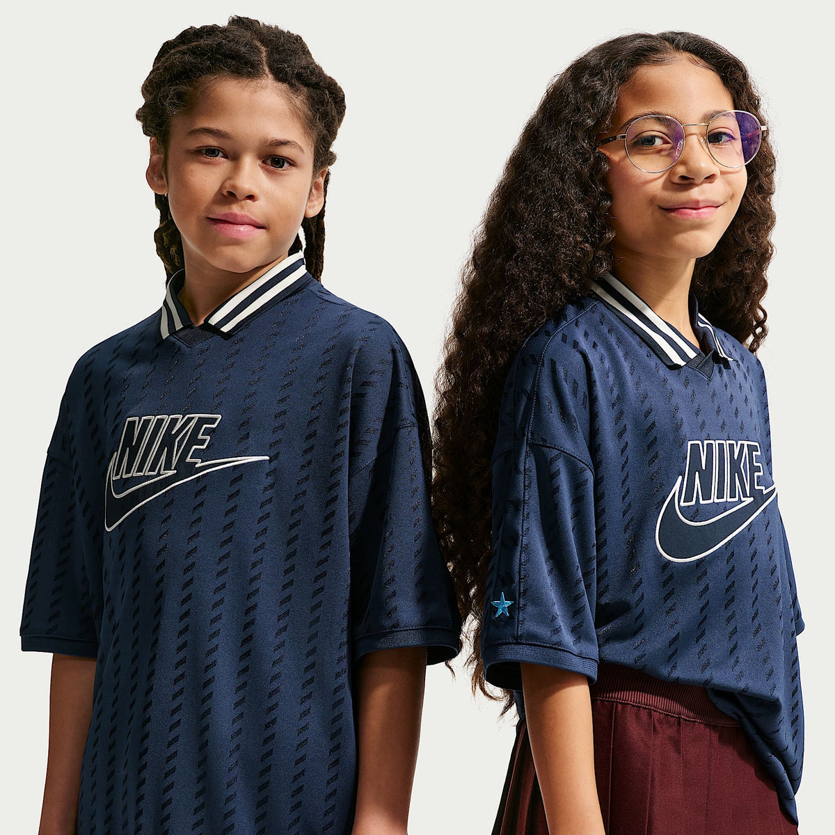 Jersey de manga corta Nike Sportswear para niños talla grande – Azul marino medianoche/Obsidiana/Perla suave/Obsidiana – vista 1
