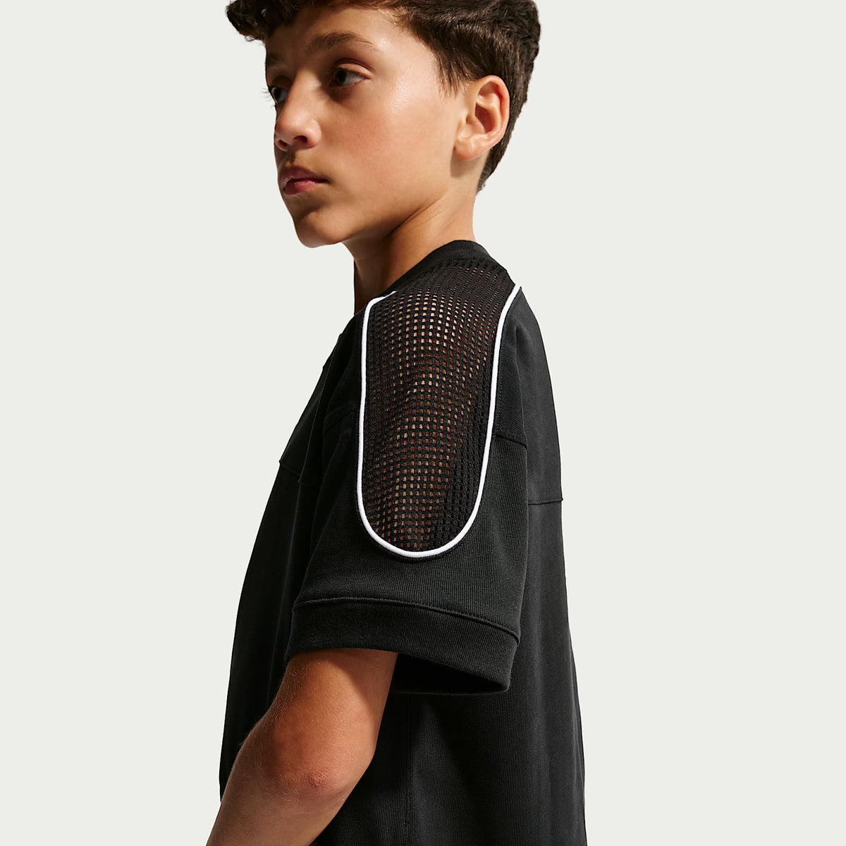 Playera de manga corta para niños talla grande Nike Sportswear Collection – Negro/Negro/Blanco/Negro – vista 5