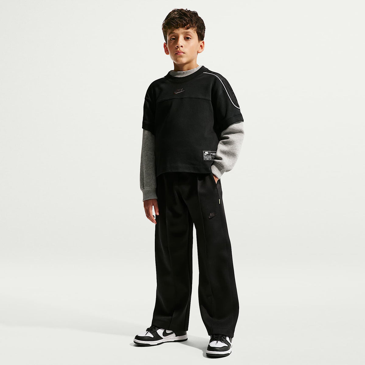 Playera de manga corta para niños talla grande Nike Sportswear Collection – Negro/Negro/Blanco/Negro – vista 6