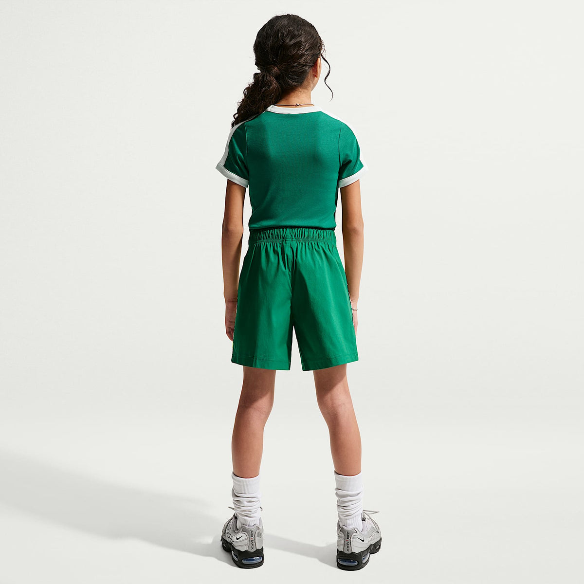 Shorts de tejido Woven para niños talla grande Nike Sportswear – Malaquita/Blanco/Negro/Malaquita – vista 7