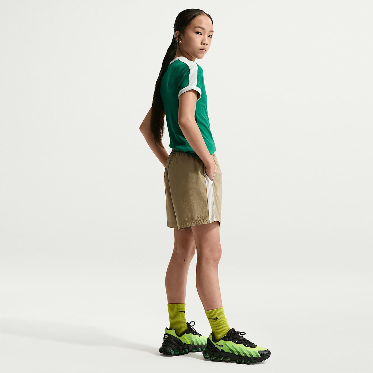 Shorts de tejido Woven para niños talla grande Nike Sportswear – Beige paracaídas/Blanco/Perla suave/Beige paracaídas – vista 7