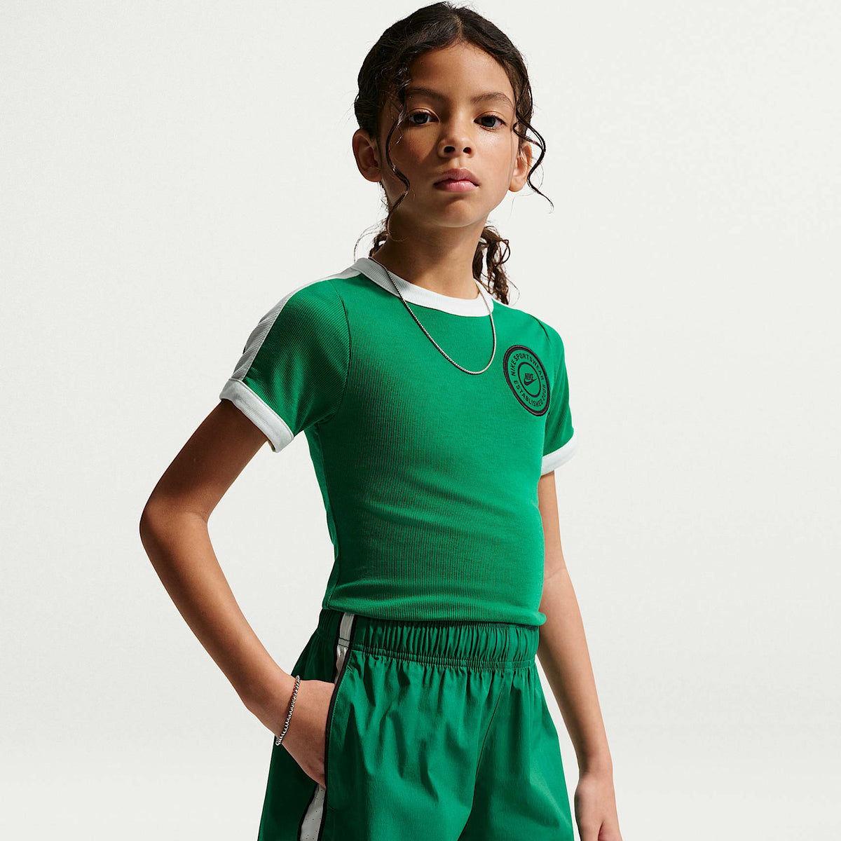 Shorts de tejido Woven para niños talla grande Nike Sportswear – Malaquita/Blanco/Negro/Malaquita – vista 5