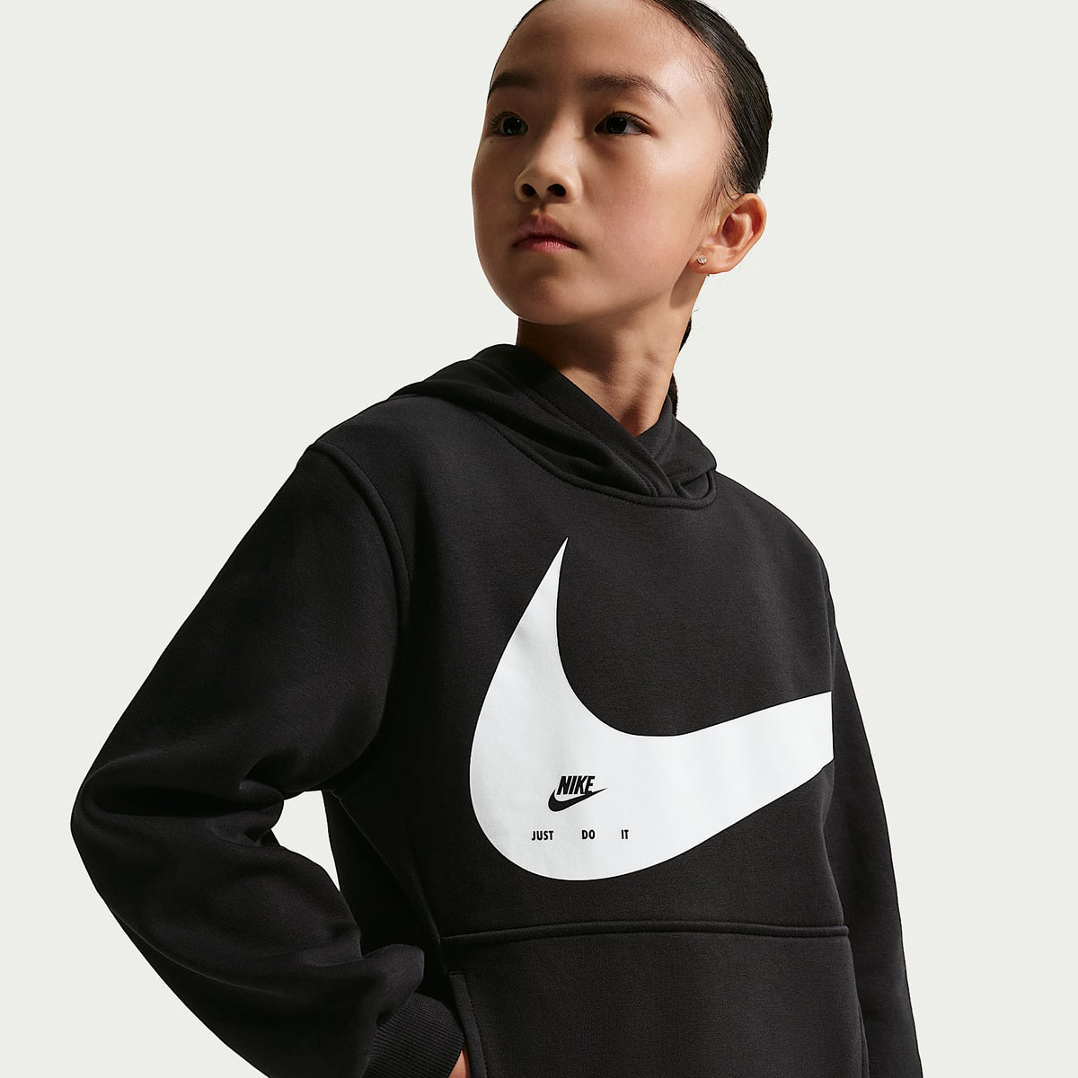 Sudadera con gorro para niños talla grande Nike Sportswear Club – Negro/Blanco – vista 2