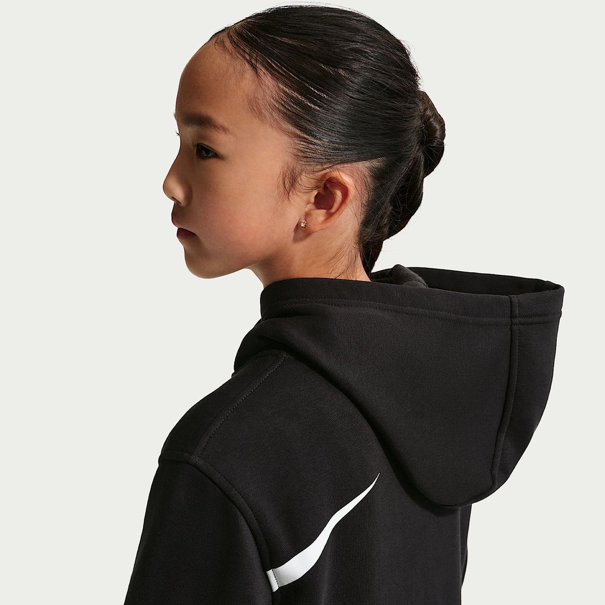 Sudadera con gorro para niños talla grande Nike Sportswear Club – Negro/Blanco – vista 4