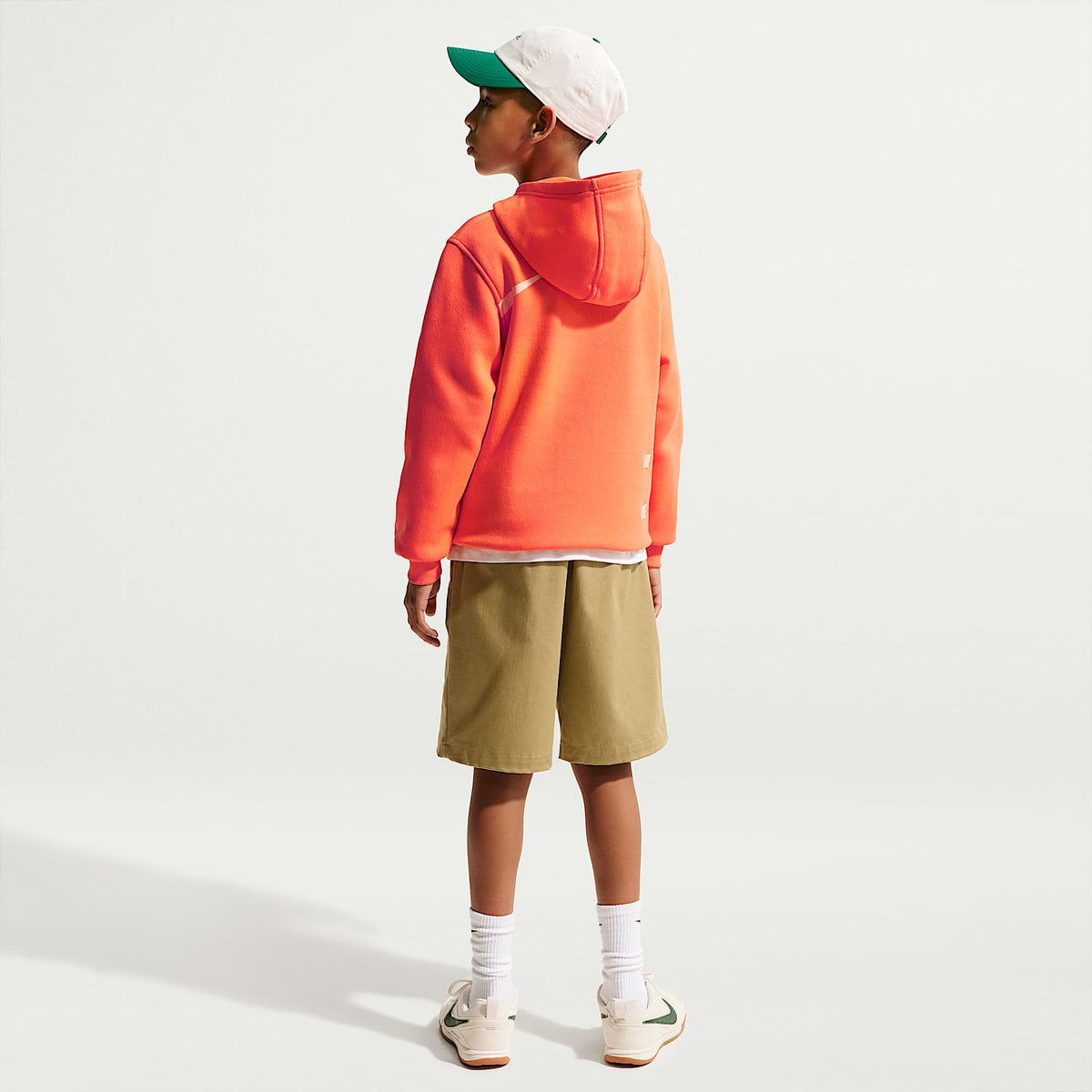 Sudadera con gorro para niños talla grande Nike Sportswear Club – Naranja césped/Naranja ártico – vista 5