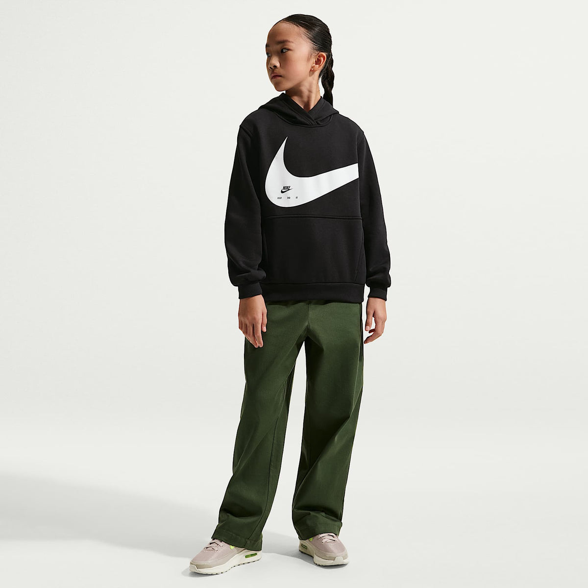Sudadera con gorro para niños talla grande Nike Sportswear Club – Negro/Blanco – vista 6