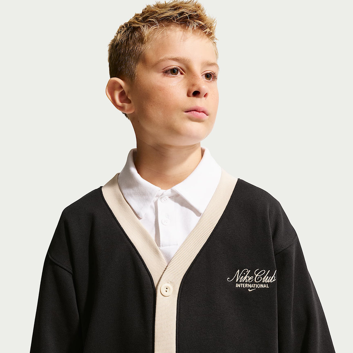 Cárdigan para niños talla grande Nike Sportswear Club – Negro/Duna/Duna – vista 3