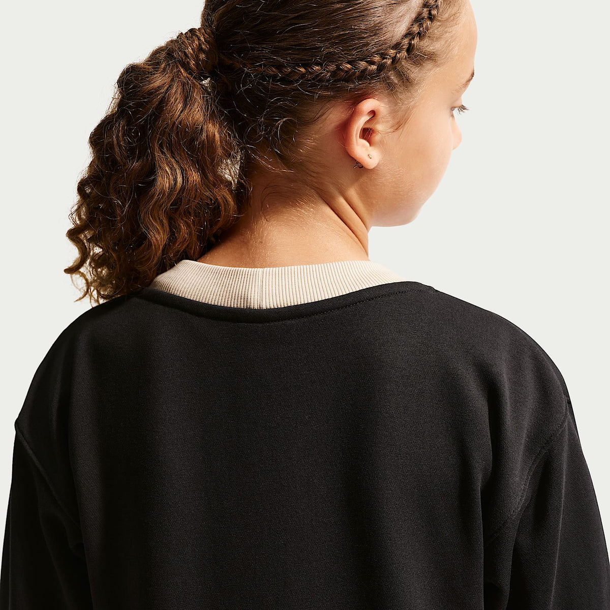 Cárdigan para niños talla grande Nike Sportswear Club – Negro/Duna/Duna – vista 4