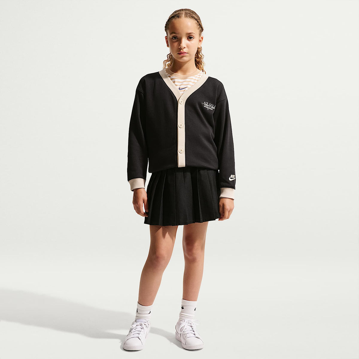 Cárdigan para niños talla grande Nike Sportswear Club – Negro/Duna/Duna – vista 6