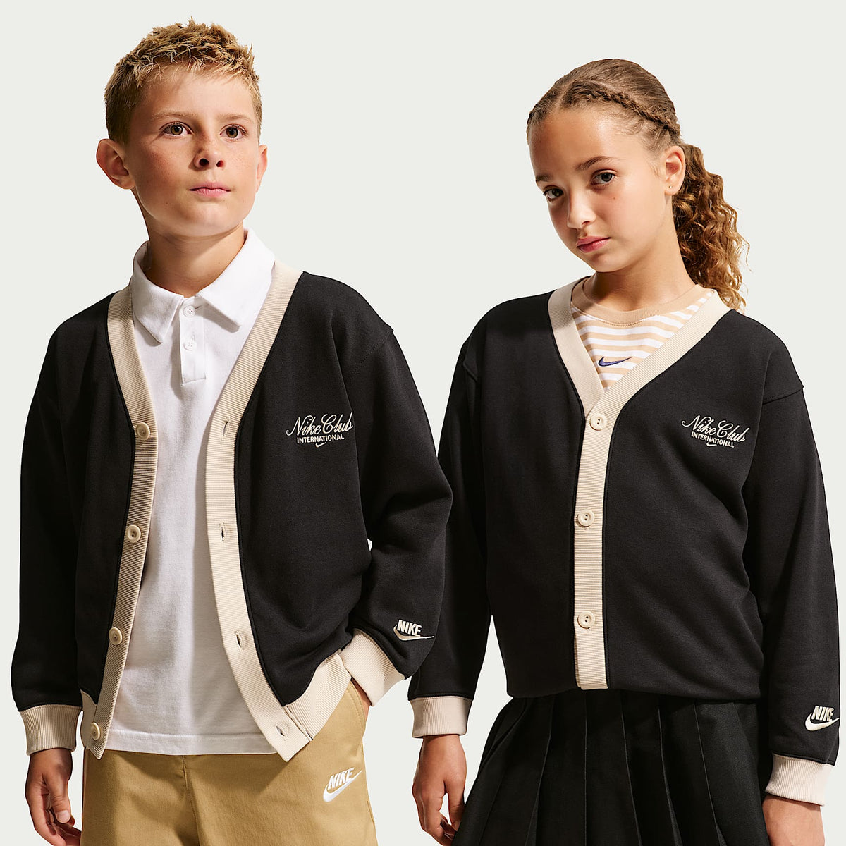 Cárdigan para niños talla grande Nike Sportswear Club – Negro/Duna/Duna – vista 1